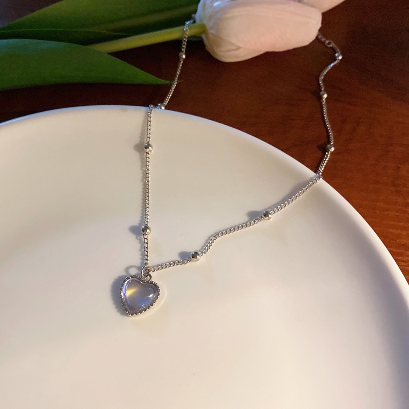 Kalung Bentuk Hati Bahan Metal Gaya Retro