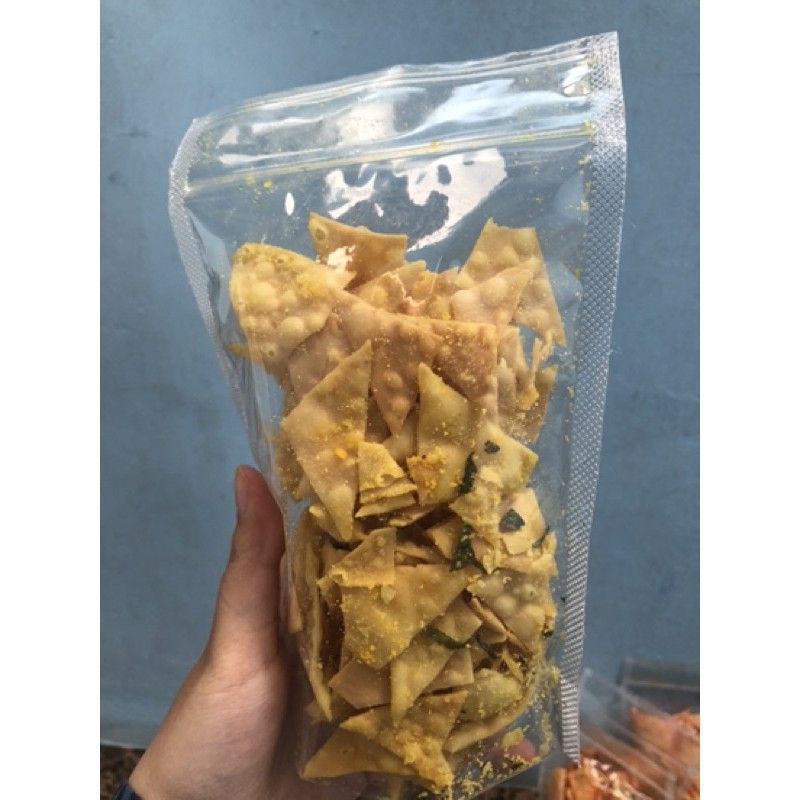 

keripik pangsit full bumbu. ORI dan Pedas