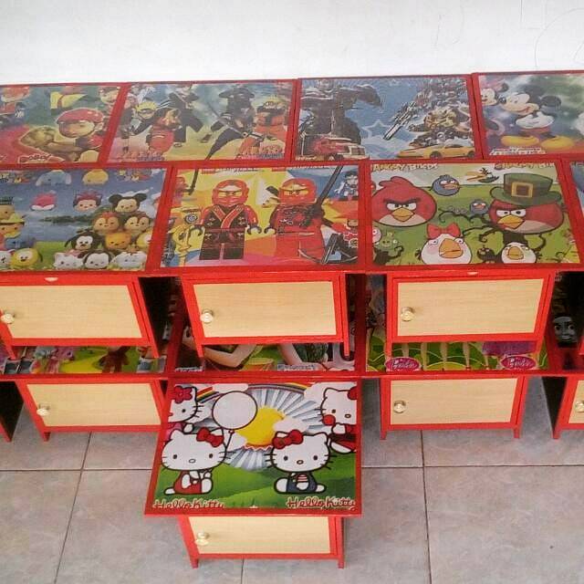 Meja belajar anak dengan Laci