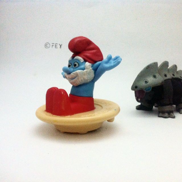 1584 - The Smurfs - Papa Smurf Pull Back Action - Happy Meal Mc Donald 2013