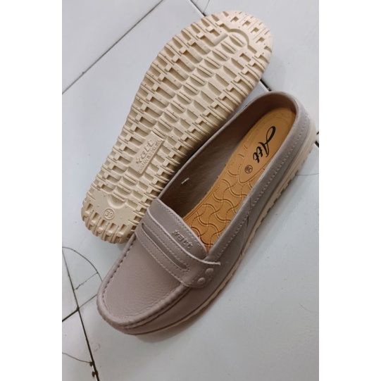 Sandal selop wanita/Sandal karet