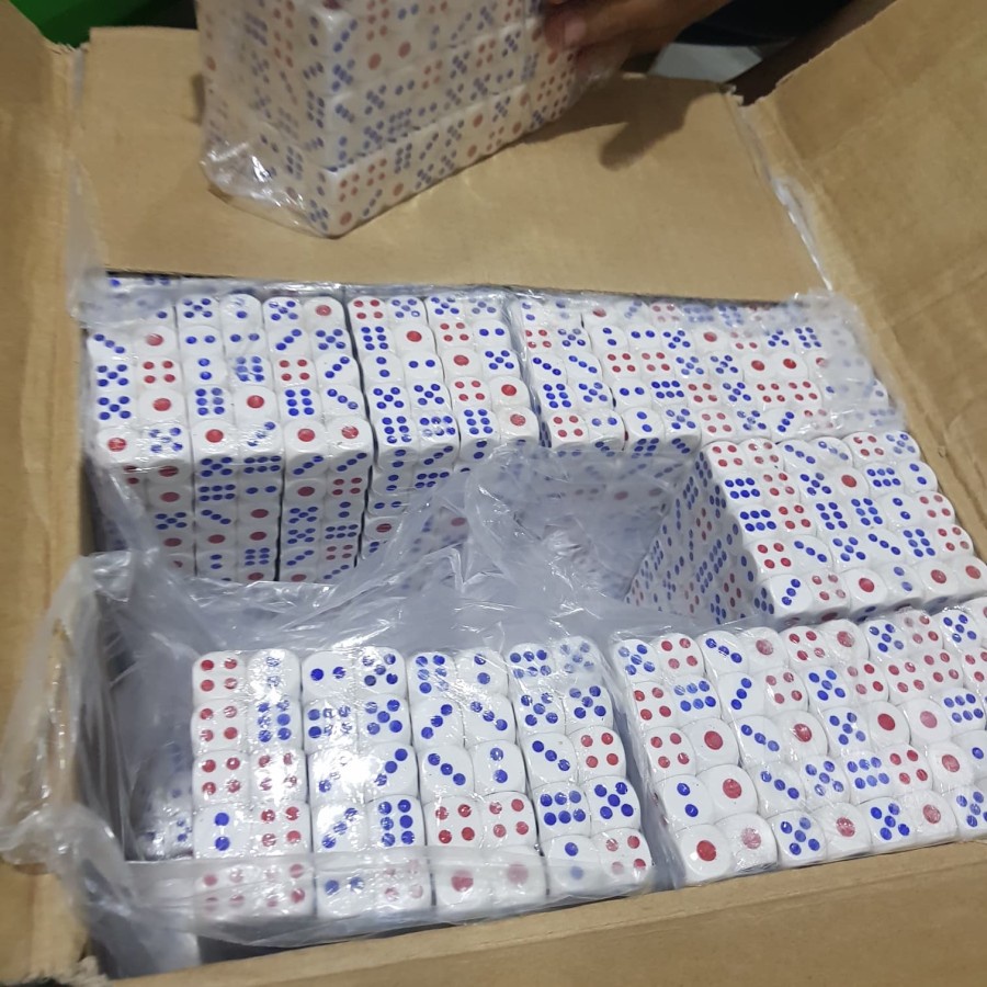 Dadu dice plastik 22mm x 22mm MURAH / DADU PUTIH / DADU MAINAN / BOARD GAME / DICE / WHITE DICE / DADU PUTIH MAINAN / MAINAN ANAK / MAINAN JADUL / DADU LUDO / DADU UNIK / DADU MAINAN
