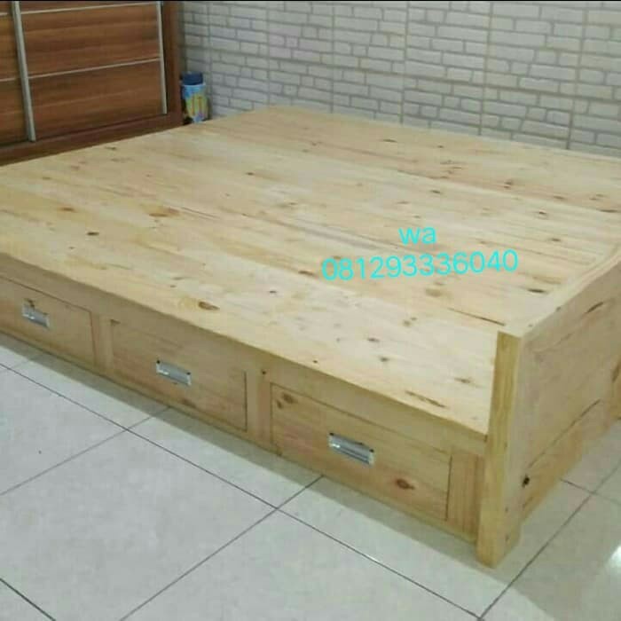 TERLARIS  DIPAN KAYU JATI BELANDA ADA LACI