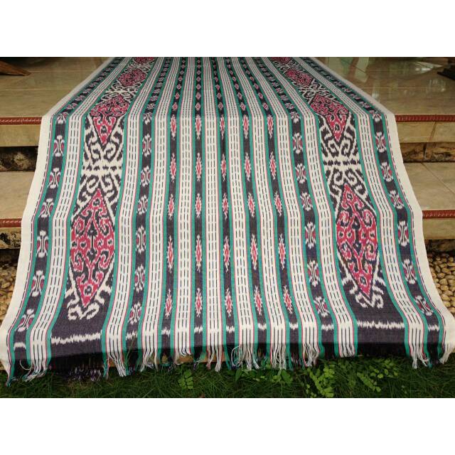 PUTIH TENUN IKAT ANTIK ASLI JEPARA MOTIF DAYAK