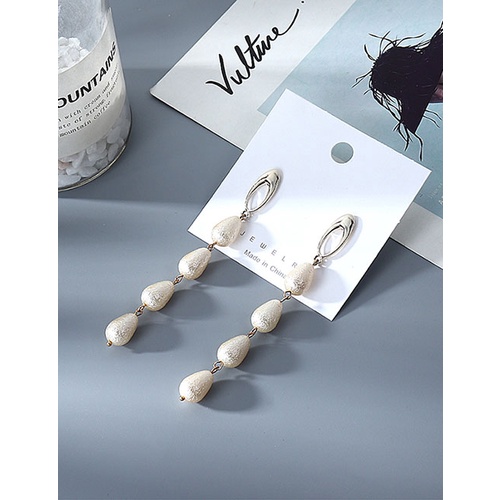 LRC Anting Tusuk Fashion White Long Fringe Pearl Geometric Alloy Stud Earrings Y63803