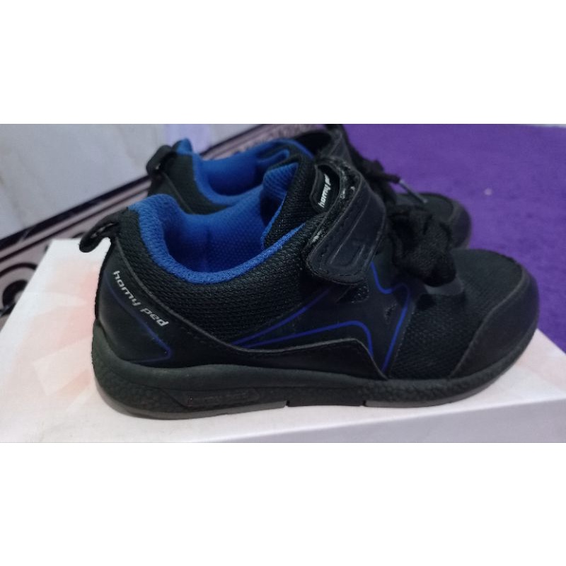 Preloved Sepatu Sekolah Hitam Homyped