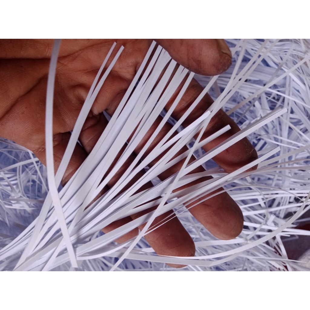 

KERTASKERTASSuwirPUTIH HVS putih bersih Potong kecil2/campur / Shredded Paper (1kg)TERMURAH!!!