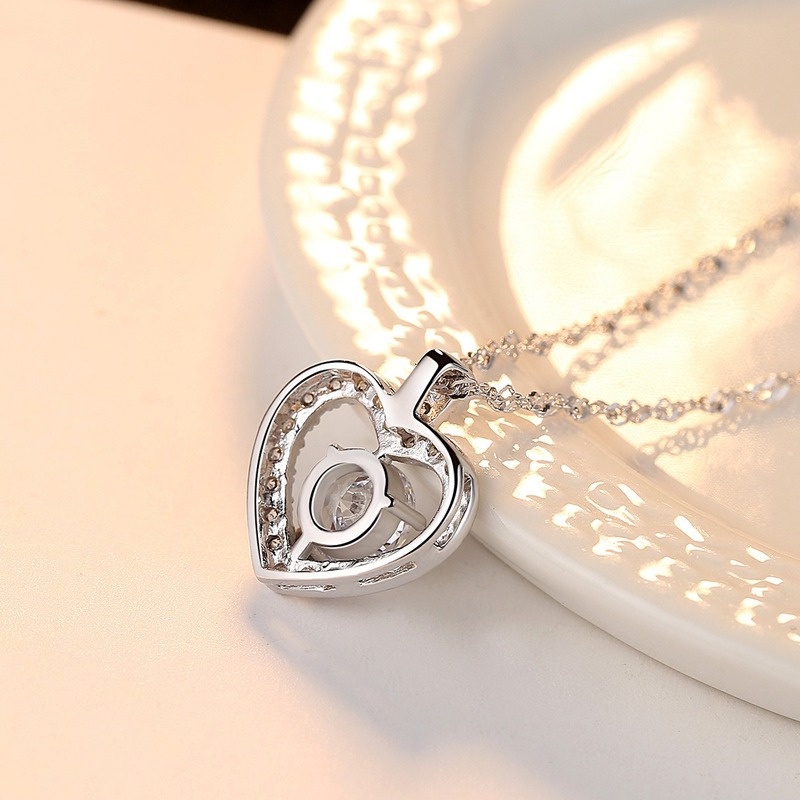 [Ready Stock]Fashion Plated S925 Sterling Silver Micro Inlaid with Diamond Love Heart Pendant Necklace