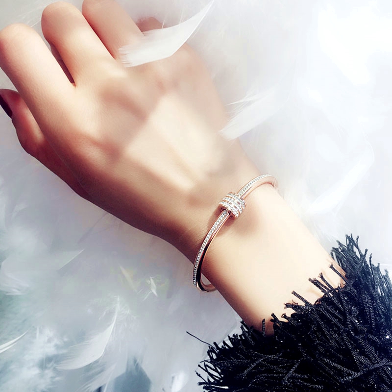 Gelang Titanium Wanita Berlian Lapis Emas 18K Anti Karat Bangle Korea Perhiasan-3