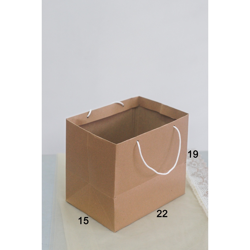 

Paper bag 22x15x19 (PxLxT) paperbag coklat polos untuk Kotak Kue