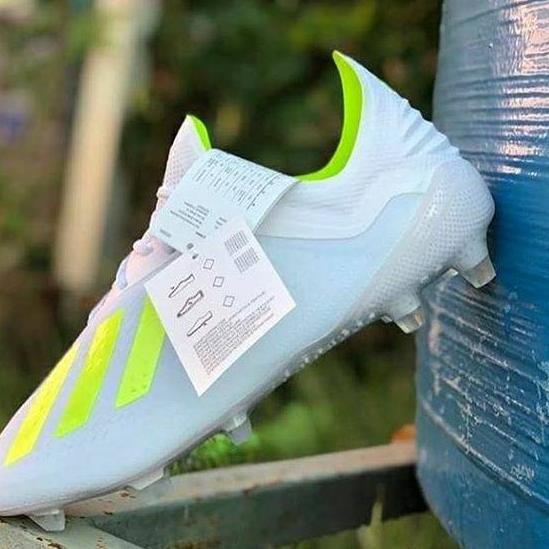 sepatu bola adidas x18