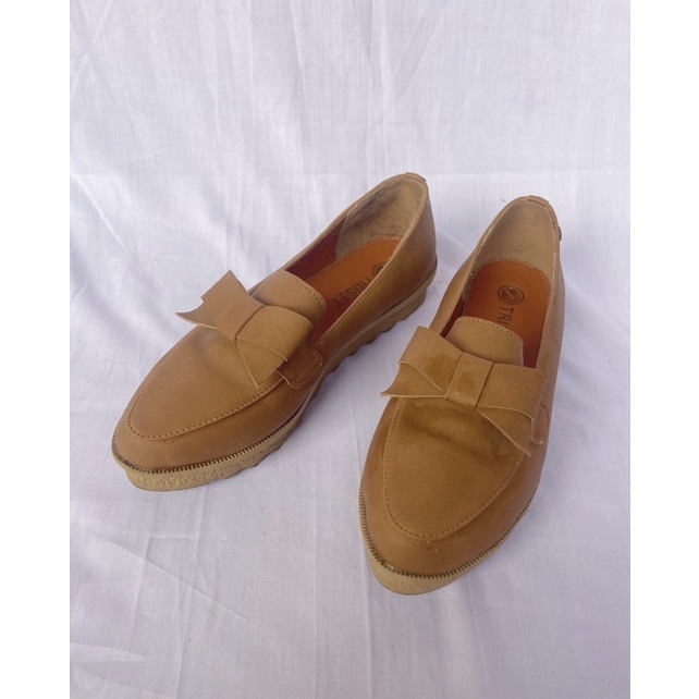 Preloved Sepatu Triset