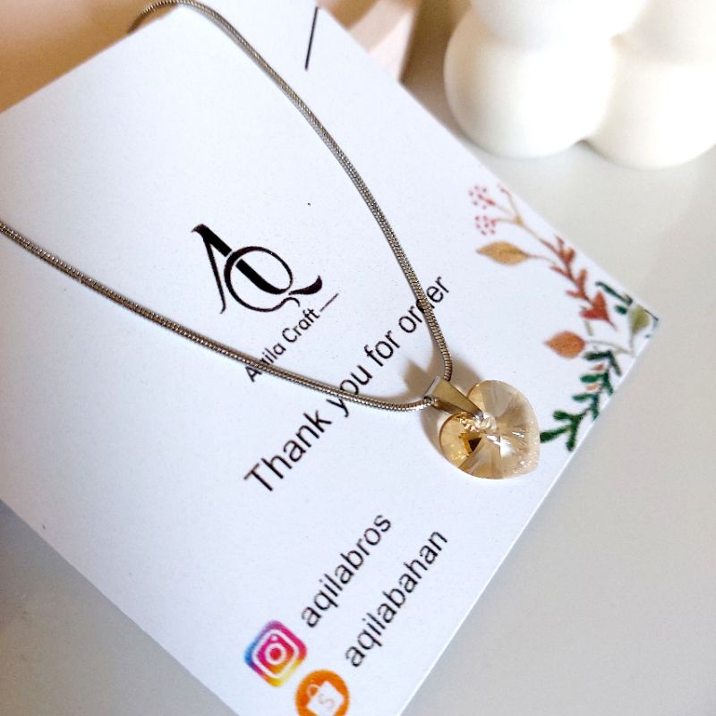 KALUNG TITANIUM LIONTIN SWAROVSKI HEART KALUNG WANITA ANTI KARAT BERKILAU