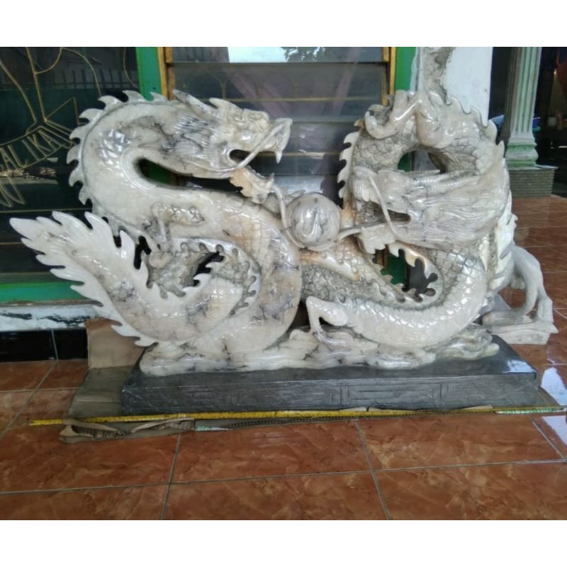 Patung Naga Onyx