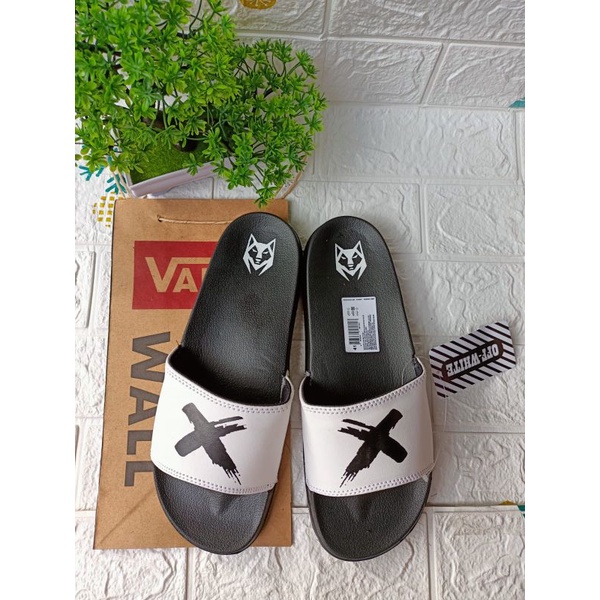 Sandal Slip On Maxslide Ori/Slide Black X Gold Grade Ori/sandal slop terlaris.-X Hitam