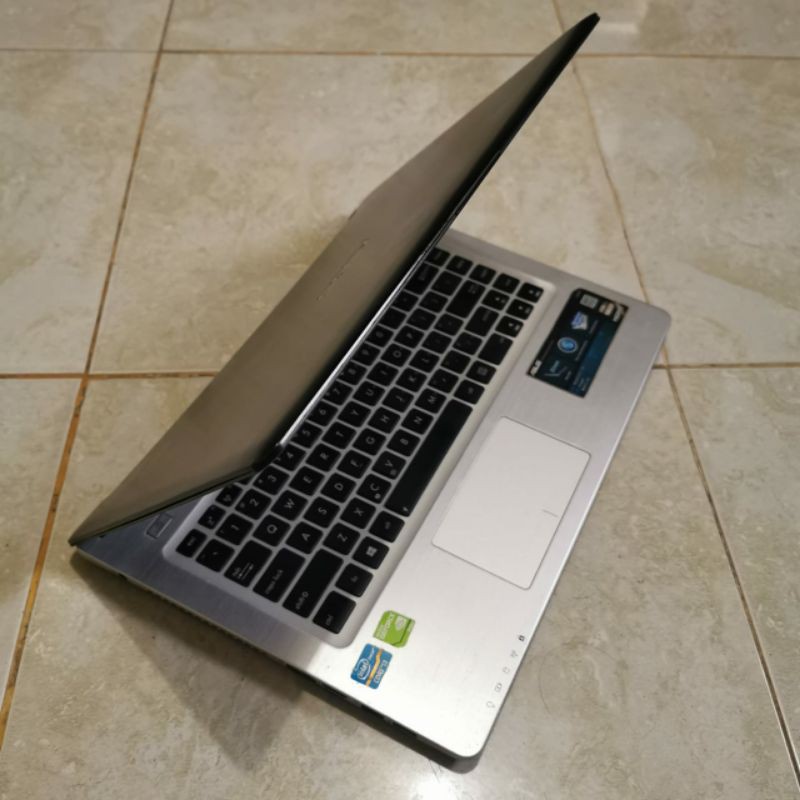 Laptop Asus A46C Cor i3-3217U Dualvga Nvdia Gerforce GT740M 2GB Ram 4GB HDD 500GB Windos 10 mulus slim