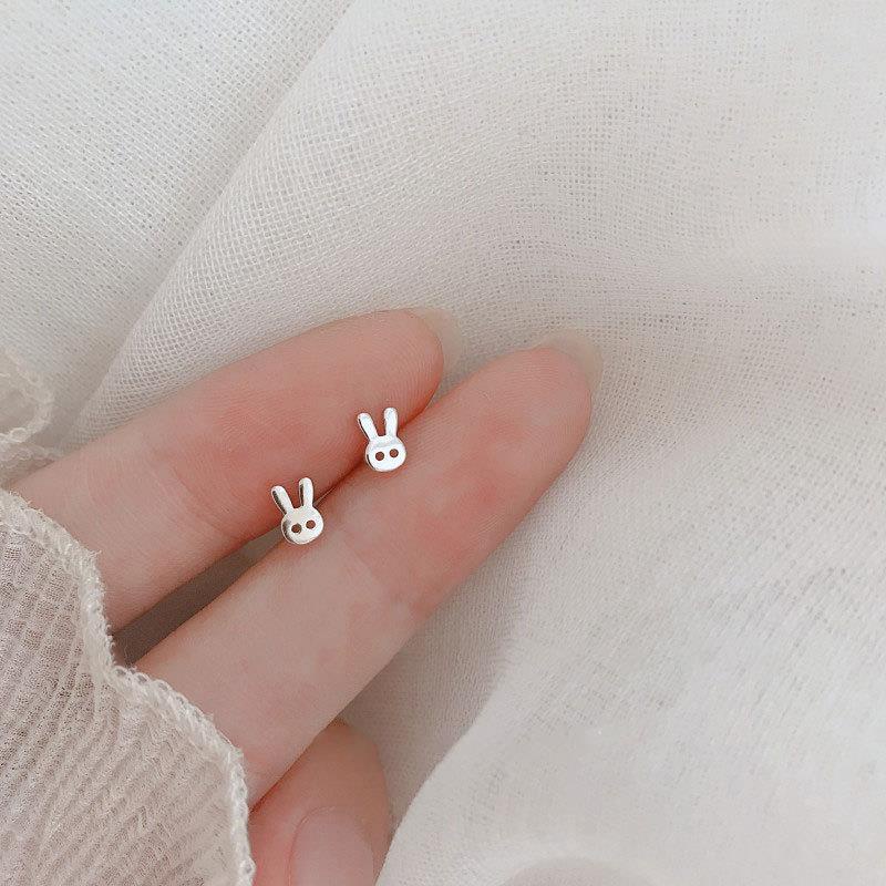 1 Pasang Anting Stud Desain Kelinci Kecil Bahan S925 Silver Anti Alergi Untuk Aksesoris Pelajar