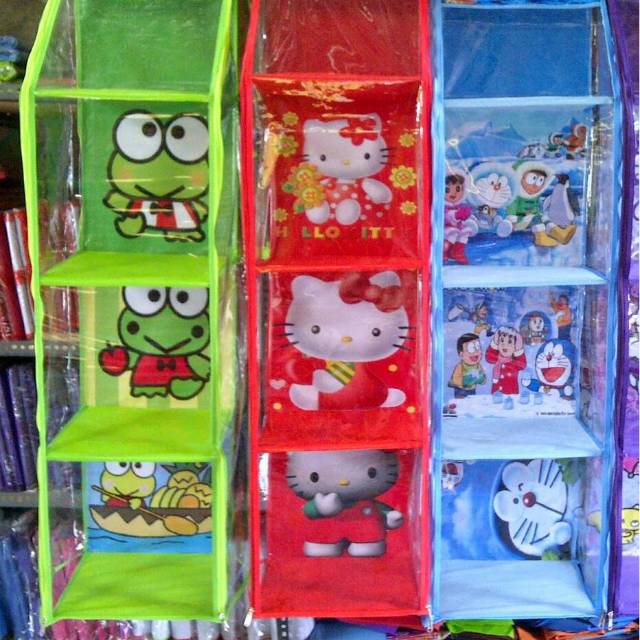 Rak helm rak gantung keropi doraemon hellokity rak plastik rak portable rak helm gantung