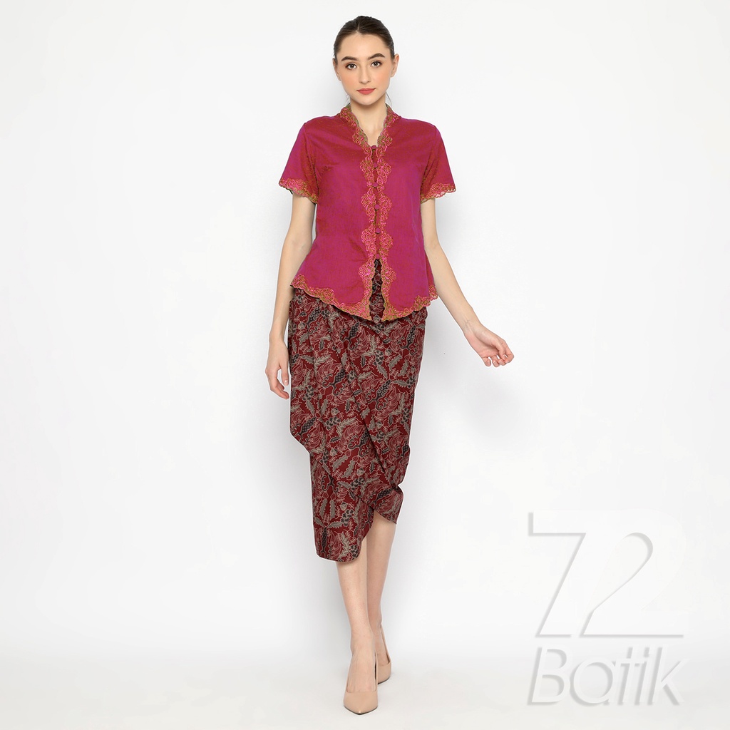 BATIK COUPLE MODERN Kemeja Rok Lilit Instan Batik Pria Lengan Pendek Premium Warna Merah Maroon Marun 728457 Cap 72 - Baju Kemeja Atasan Pakaian Batik Couple Cople Pria Cowok Laki Laki Remaja Keluarga Lengan Panjang Modern Slimfit Premium Kekinian