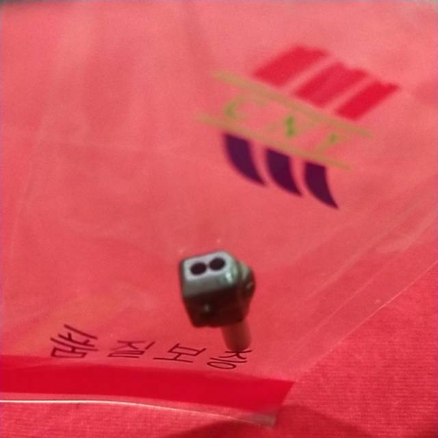 Needle Clamp Kepala Jarum Mesin Obras 747 KG142 merk CNY