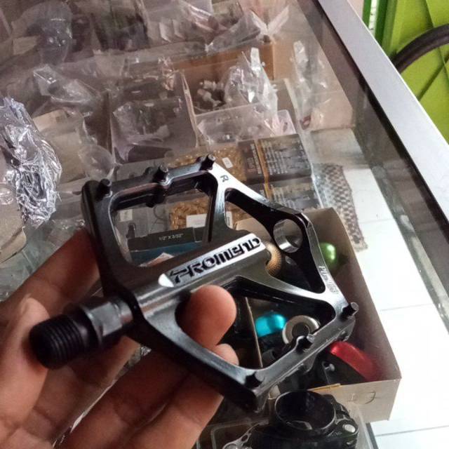 Pedal promend M29