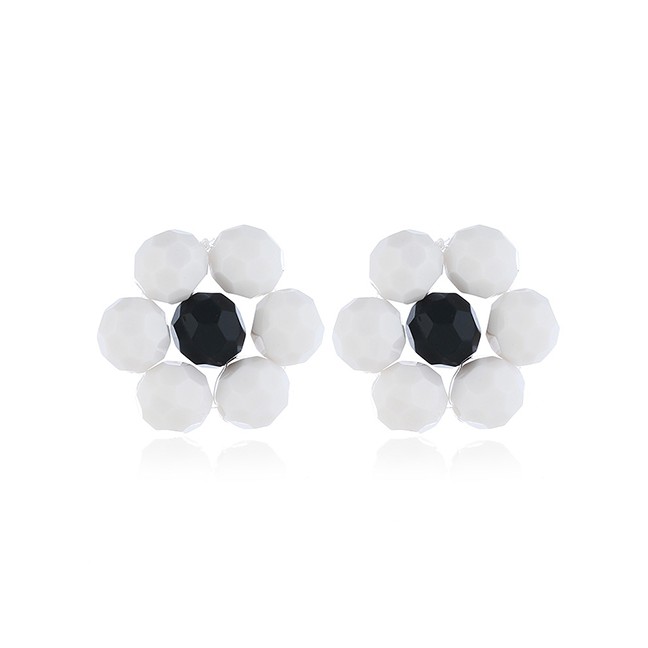 LRC Anting Tusuk Fashion White Flower-shaped Round Bead Earrings F6714X