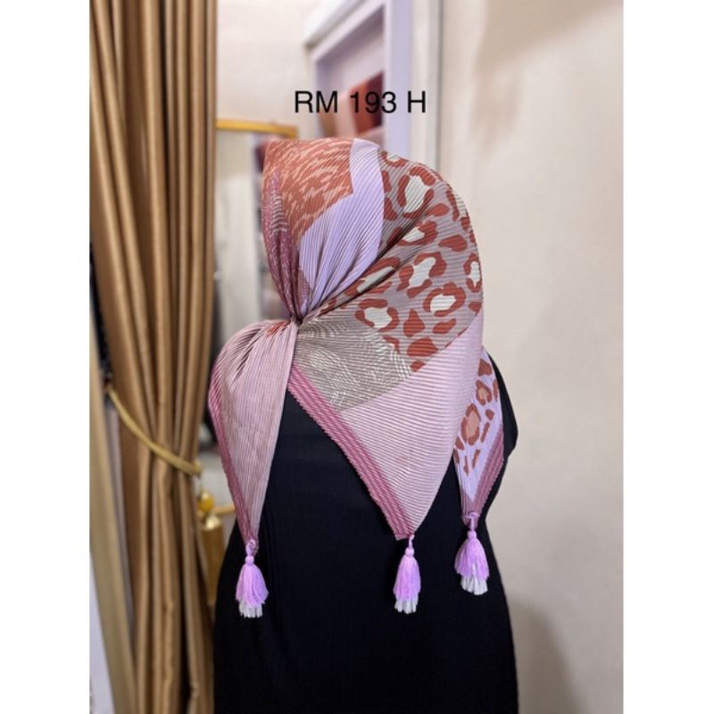 segi empat plisket motif