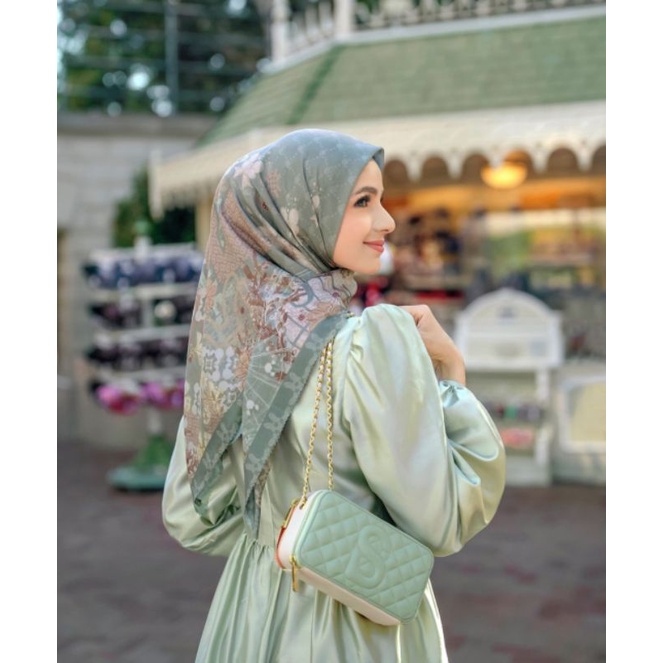 Voal XL Dream Park BS kereen bangeett tetep modis.. Ready  Buttonscarves Disney The Dream Park (Voal