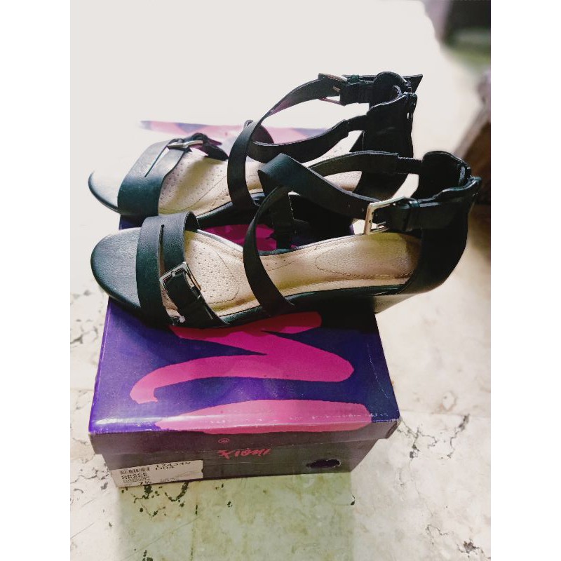 Sepatu Payless