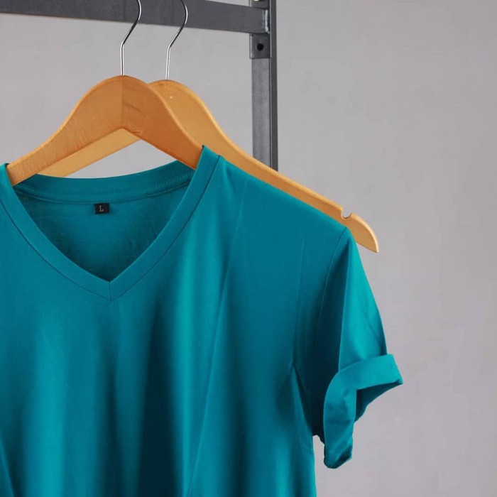 Kaos Cotton Bamboo V - Neck - Abu-abu S