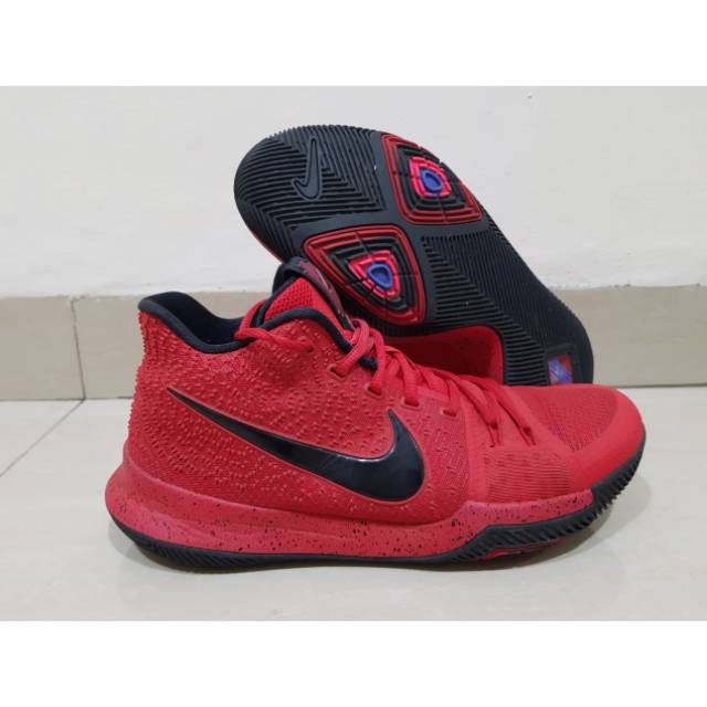 SEPATU BASKET KYRIE 3 RED BLACK