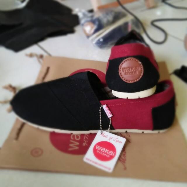 Wakai hitam maroon / merah grade original / sepatu wanita / sepatu peria