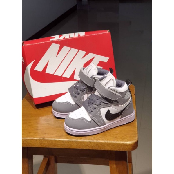 Sepatu Jordan anak / sepatu anak Nike air Jordan high grey white