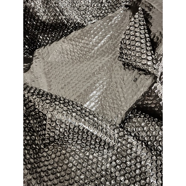 

Extra bubblewrap (biasanya untuk sneakers & dompet) bisa untuk produk lain juga