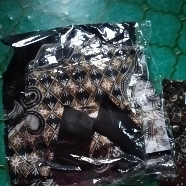 Terbaru Hem Eksport Batik Pria Kerja Kantor Slimfit / Baju Cowok Modern - Hitam Kekinian Casual