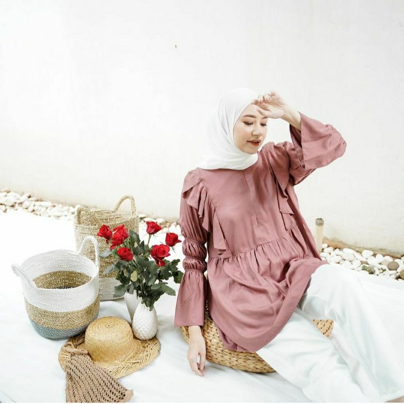 MONA BLOUSE ROGUE WHITE/ DIANE BLOUSE PARISBLUE (L) VANILLA HIJAB