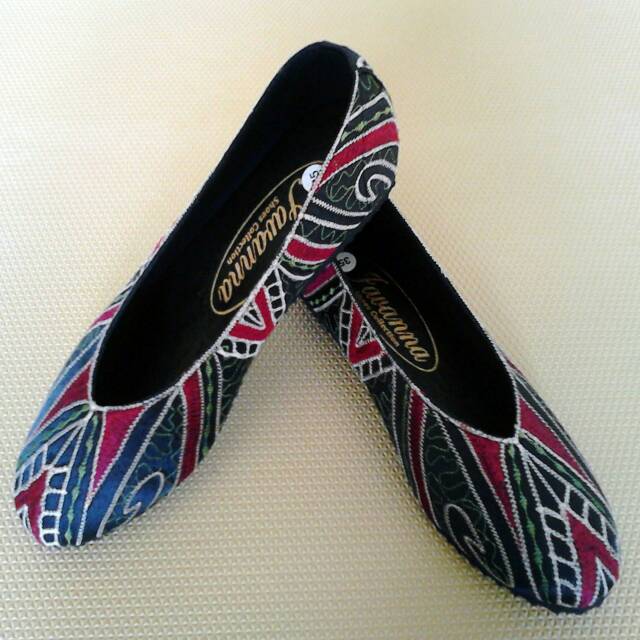 Sepatu Flat Shoes Bordir Motif Etnik