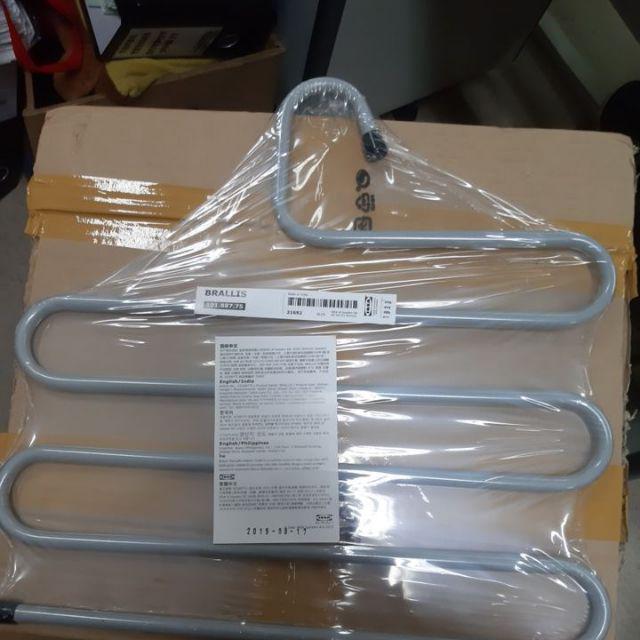 Brallis Gantungan Pakaian, Warna Perak