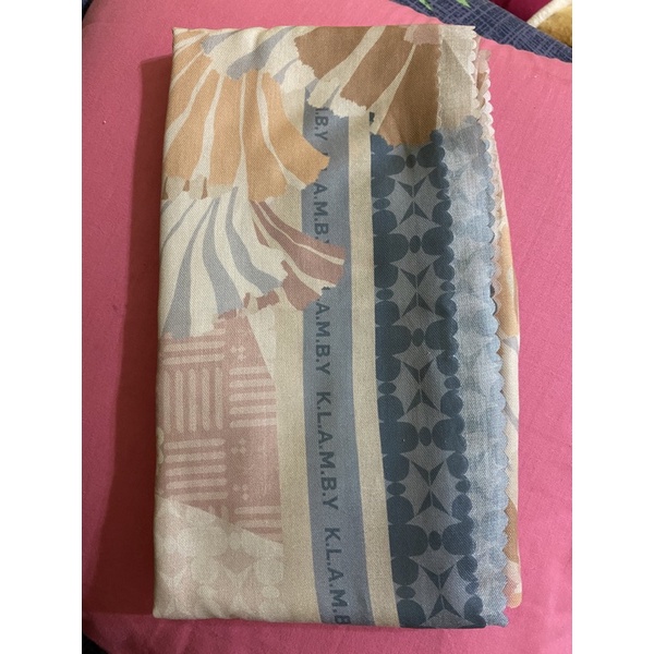 preloved bali scarf wearing klamby