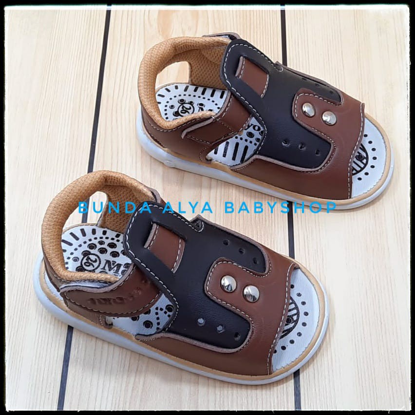 Sandal Anak Laki Bunyi Toet Usia 8 Bulan 1 Tahun - Sandal Anak Karet Anti Licin COKLAT MUDA 23 -26