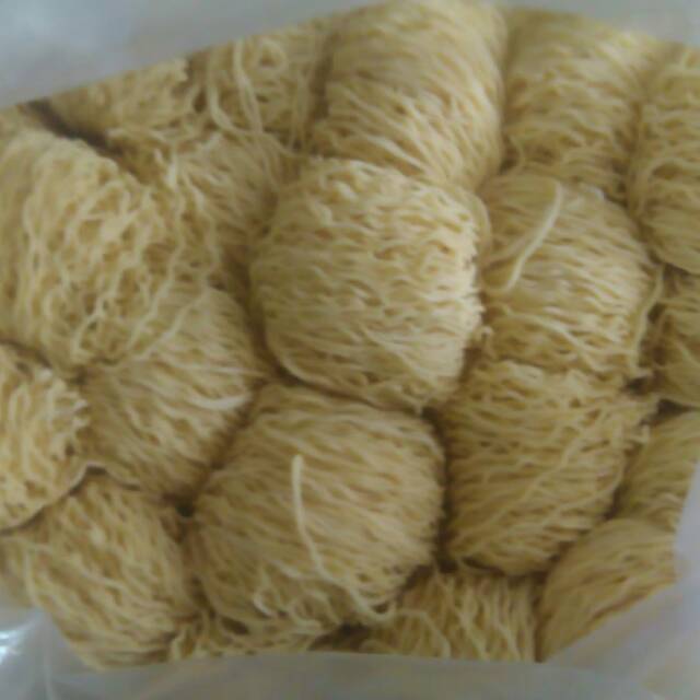 

Mie mentah