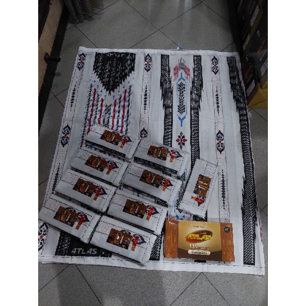 Grosir Sarung Atlas Idaman Harmoni Akasia seragam putih
