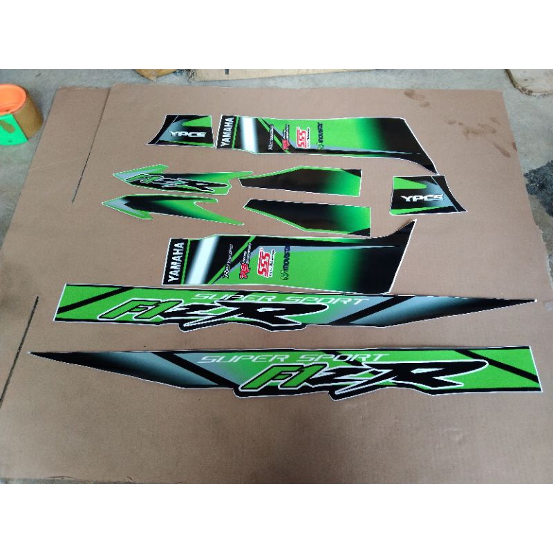 striping pres full body motor yamaha  FIZ~R PETRONAS