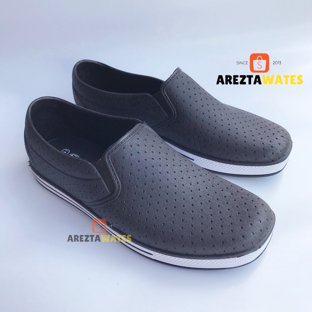 Sepatu fantofel karet pria Sankyo