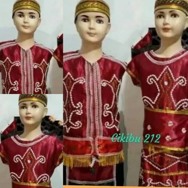 Baju adat Kalimantan barat dewasa