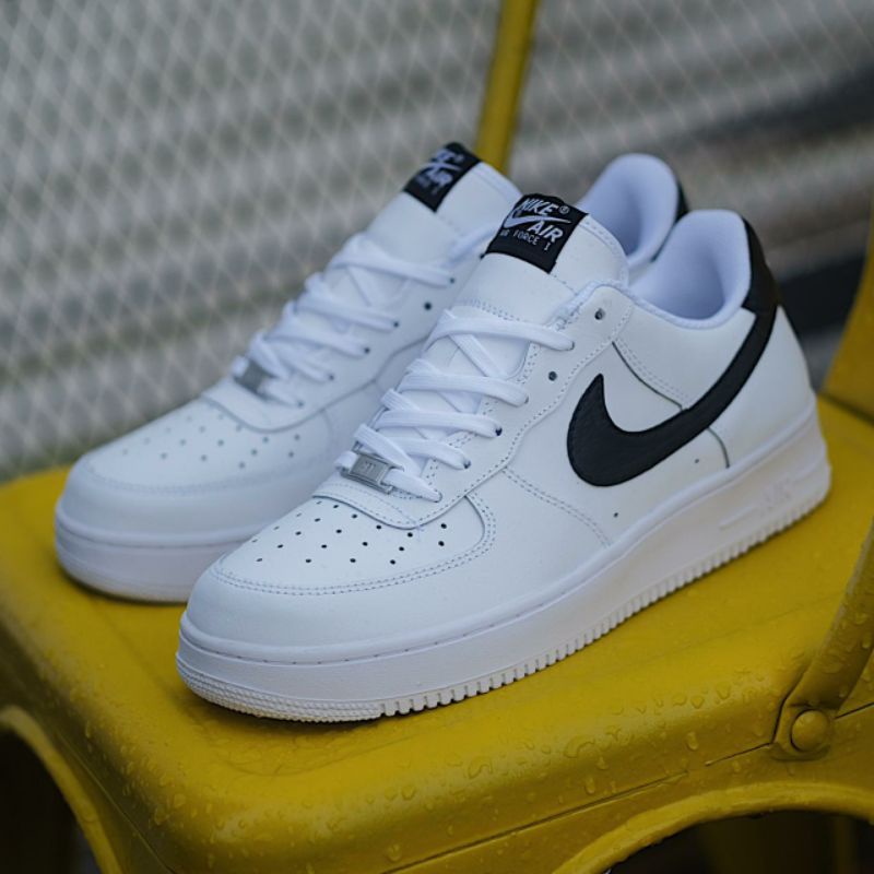 SALE NIKE AIR FORCE1 PRIA (100% ORIGINAL) SEPATU SNEAKER GYM SPORT LARI OLAHRAGA CASUAL SANTAI SEPAT