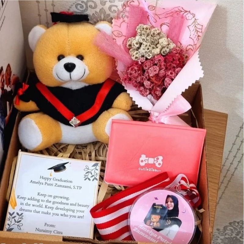 

Hampers Wisuda Cewek atau Cowok - Hampers Graduation