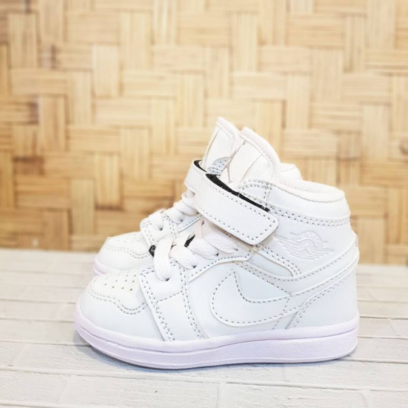 Sepatu Anak Laki dan Sepatu Sneakers Anak Perempuan Jordan Kids Sepatu Anak Laki Laki 10 Tahun Sepatu Anak Sneakers Laki Laki Perempuan Nike Jordan High Grade Original Sepatu Jordan Anak Laki Laki Sepatu Anak Laki Umur 1 Tahun Sepatu Anak SD Sepatu Jordan