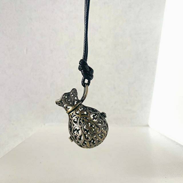 Bronzie Tilt Pouch kalung diffuser