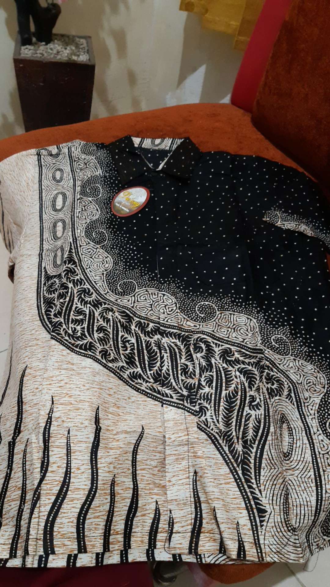 Kemeja Batik Modern Pria Lengan Pendek M L Xl Motif Hitam Putih Cream